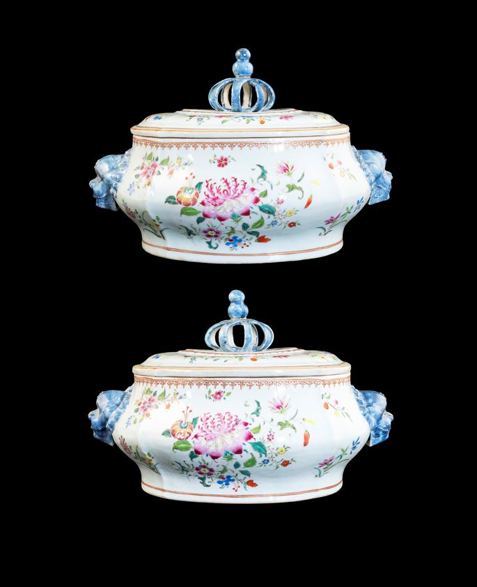 GG: Pair of Chinese export porcelain famille rose tureens and covers with coronal knops | MasterArt